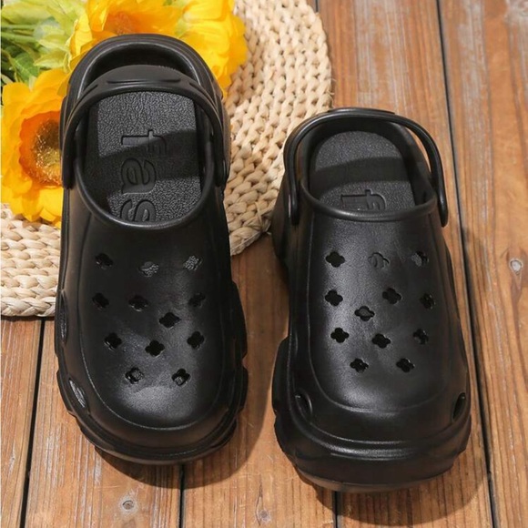 Extra Heightened Black Clog Sandals, Says 9-9.5 But They Run Big So It’s A Sz 10 - Picture 5 of 5